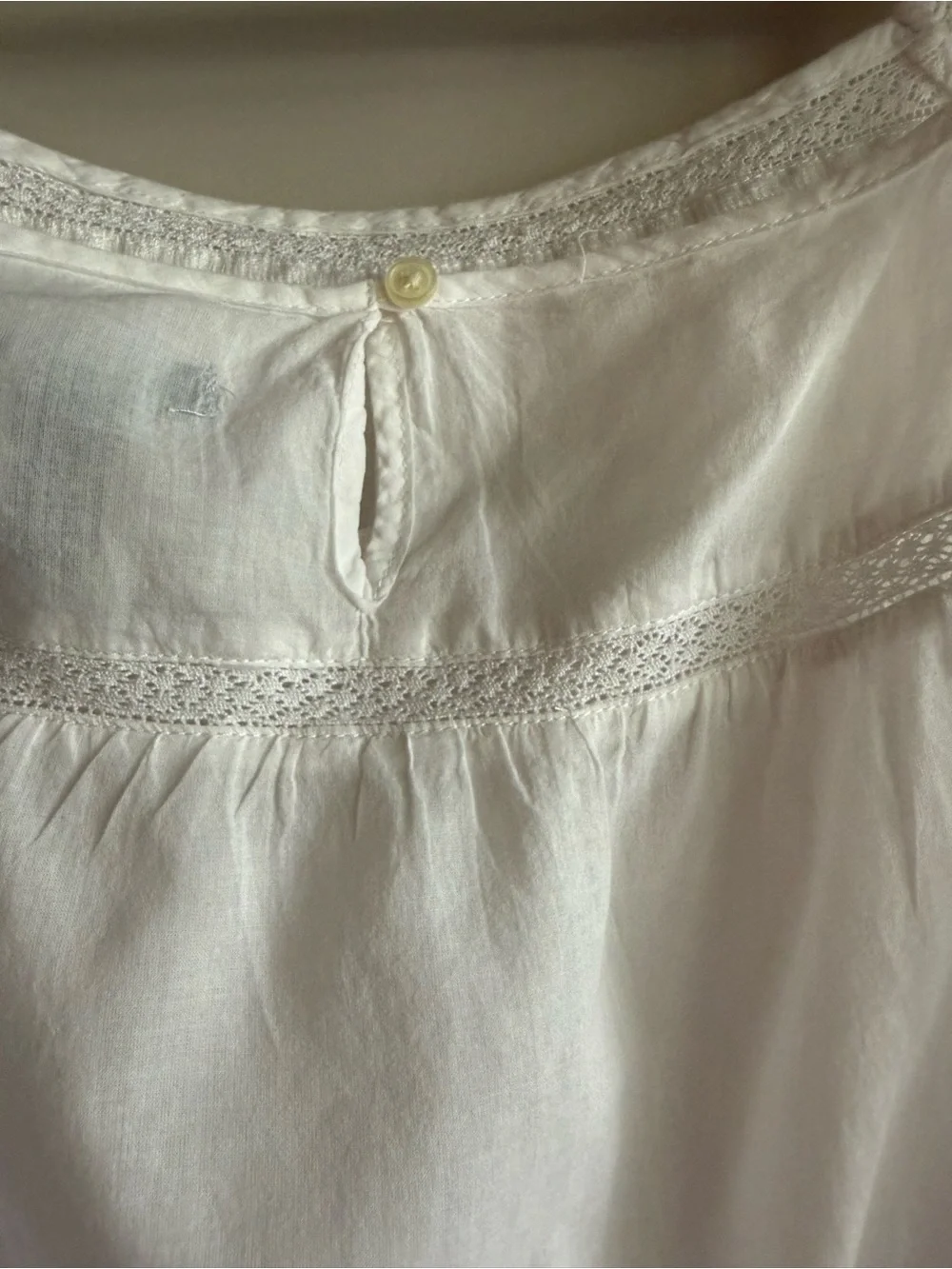 GAP White Cotton Sleeveless Camisole with Lace Trim - Picture 3 of 8